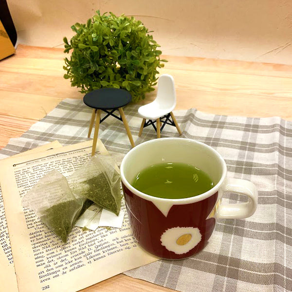 マグカップで楽しむひとときの紐付きティーバッグ